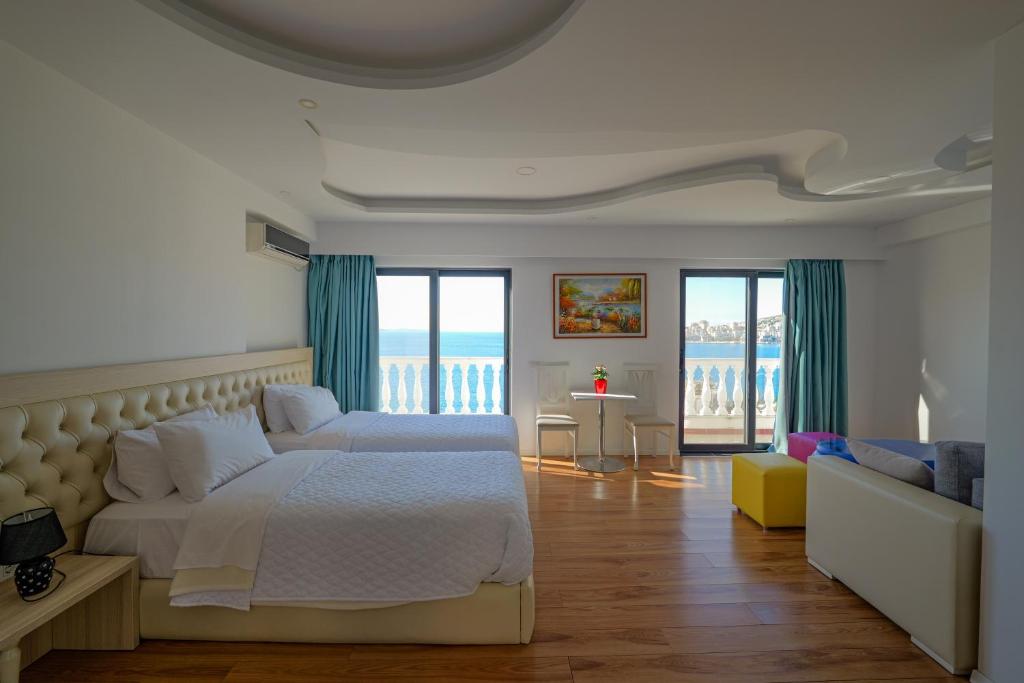 Deluxe Suite with Sea View